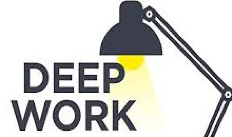 Reseña del libro “Deep Work”, de C.Newport (y de paso, comentarios a la intensa conectividad laboral actual). 